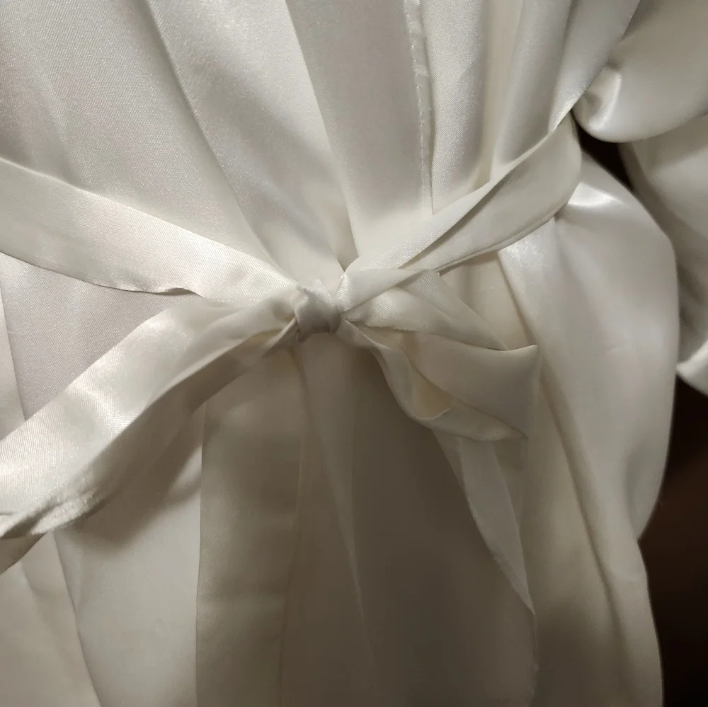 WHITE SATIN ROBE - Picture 3 of 7